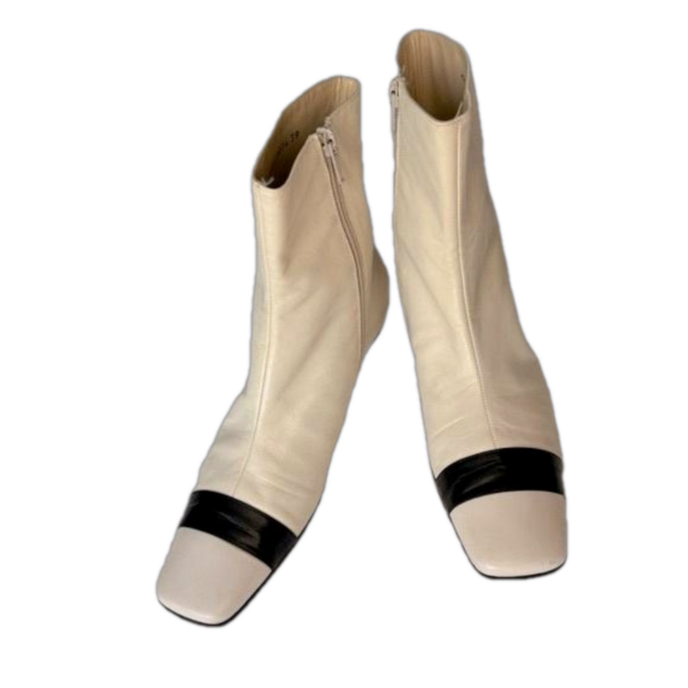 HUGO BOSS Italian Two-tone 100% Leather boots, Cream + Black, Size 39, $500 off!